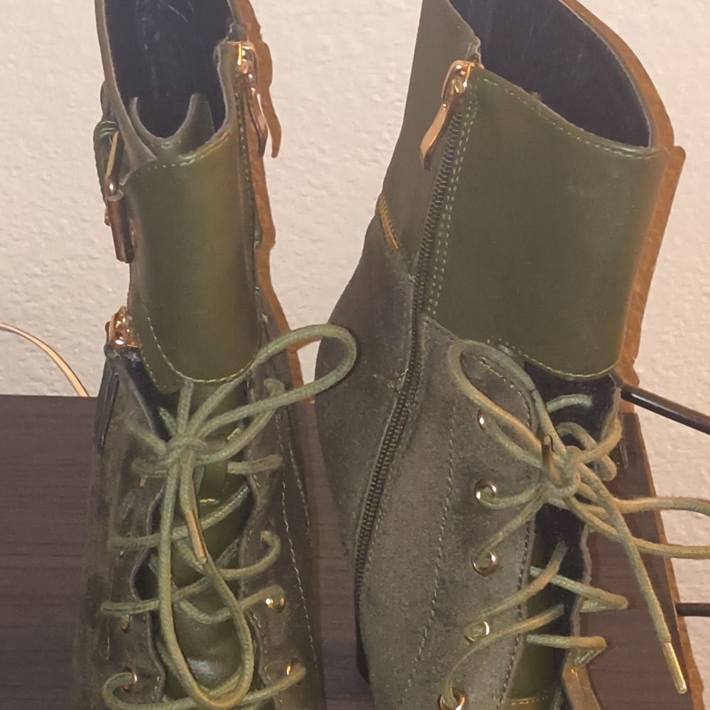 Itatina Heel Midcalf Olive Green Lace-Up Women's Boots (Sz.9)